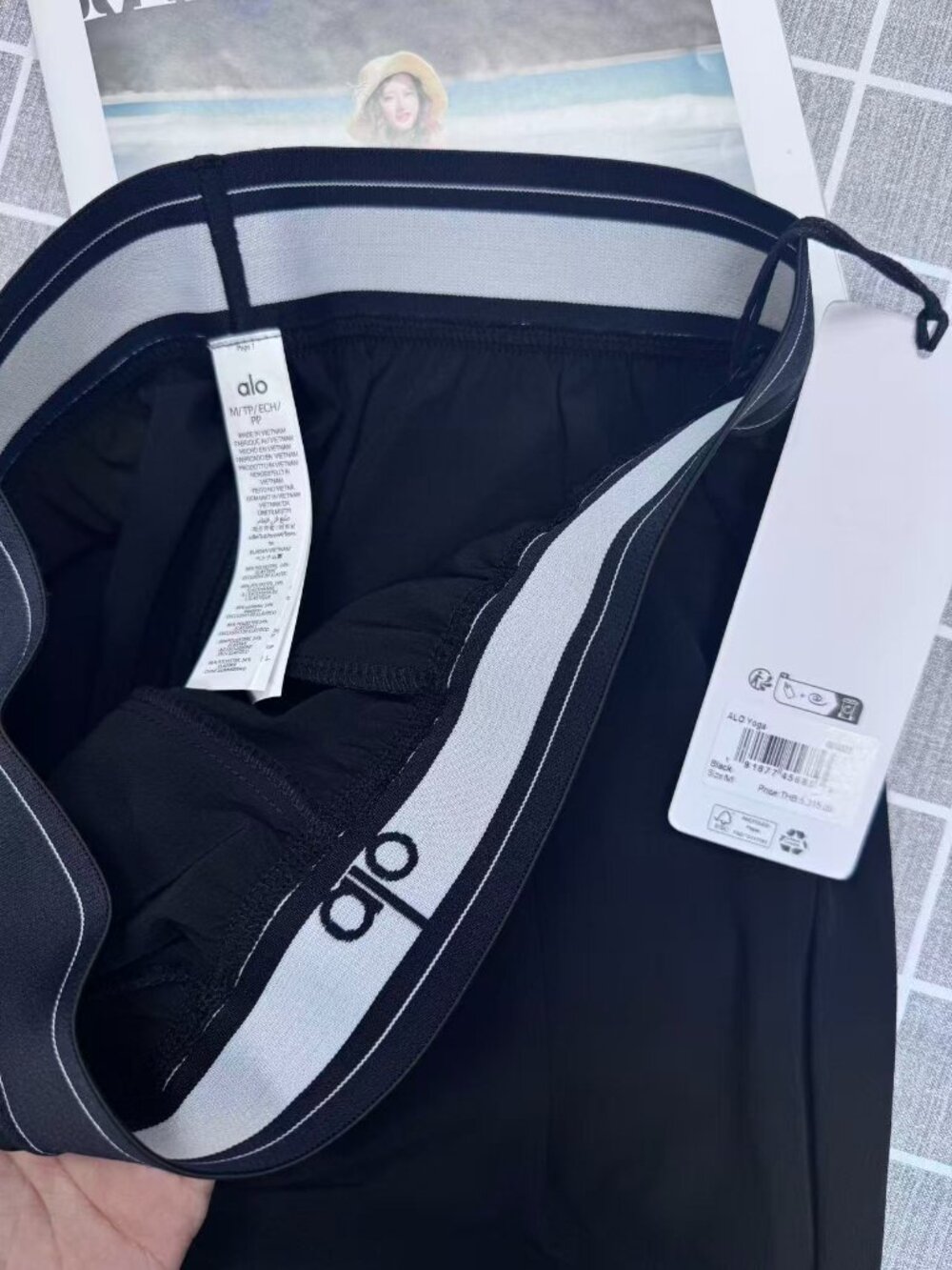 Brand new ALO Yoga 🥤 Women's Black Trouser  (Regular)  😀 - Picture 4 of 9